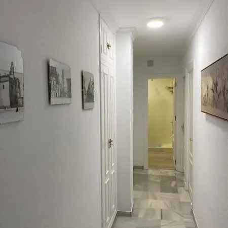 Céntrico “los Pajaritos” Con Garaje. Apartamento *