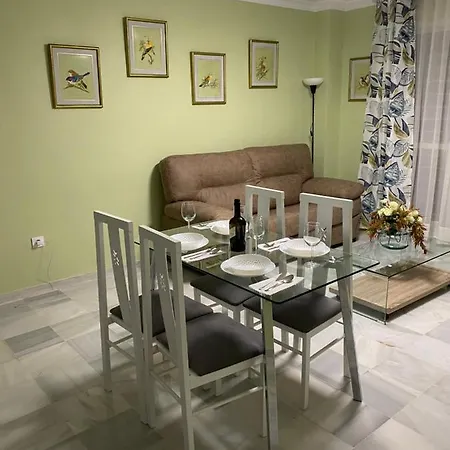 Apartamento Céntrico “los Pajaritos” Con Garaje. *