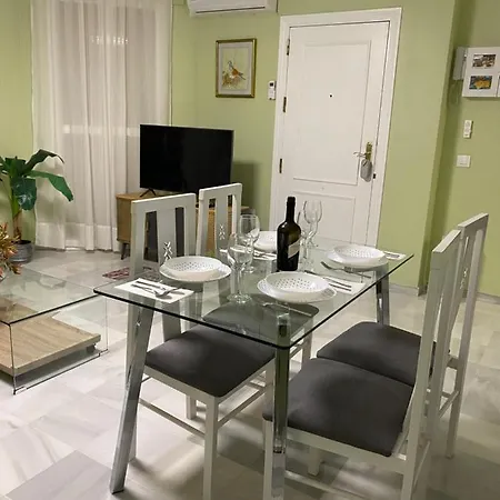 Apartamento Céntrico “los Pajaritos” Con Garaje. *