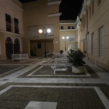 Céntrico “los Pajaritos” Con Garaje. Apartamento *