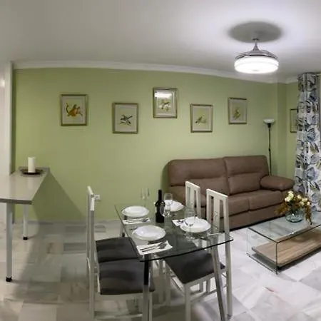 Apartamento Céntrico “los Pajaritos” Con Garaje. *